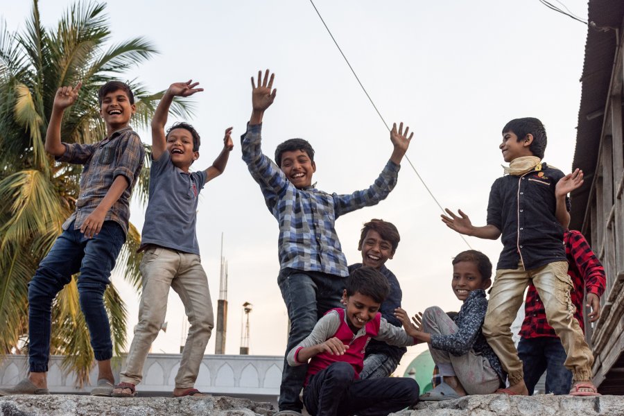 Enfants qui dansent au Karnataka, Inde