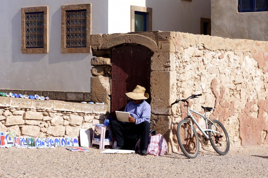 Peintre dans la médina d'Essaouira