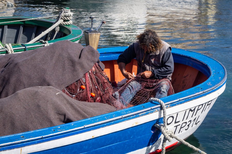 Pêcheur dans son bateau, Favignana, Sicile