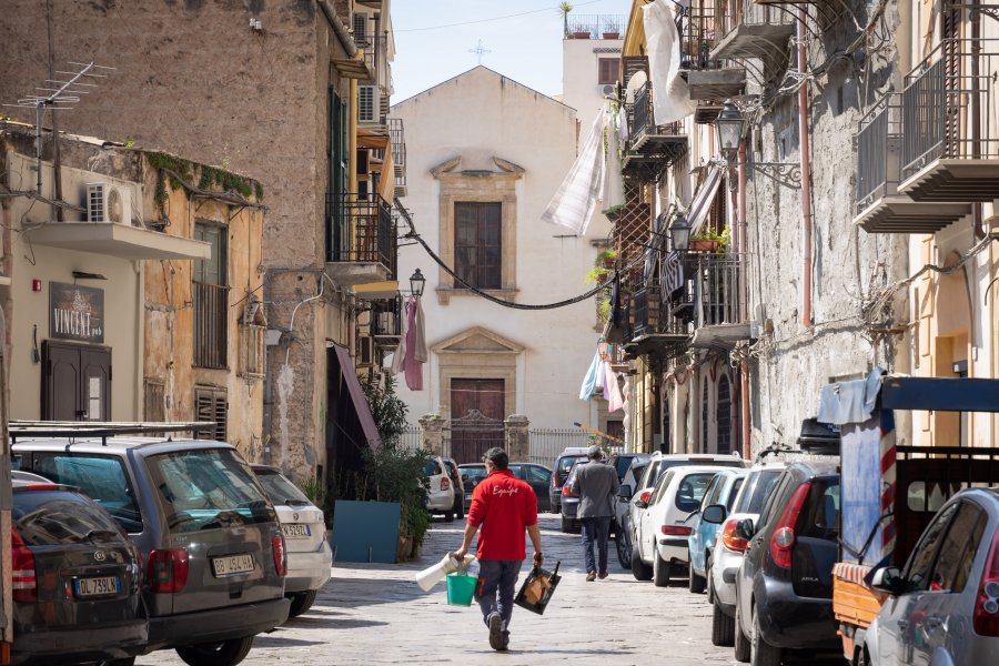 Voitures dans les rues de Palerme