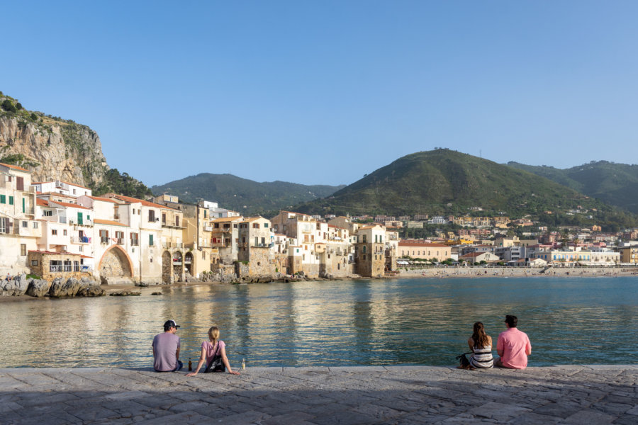 Vieille ville de Cefalù en bord de mer