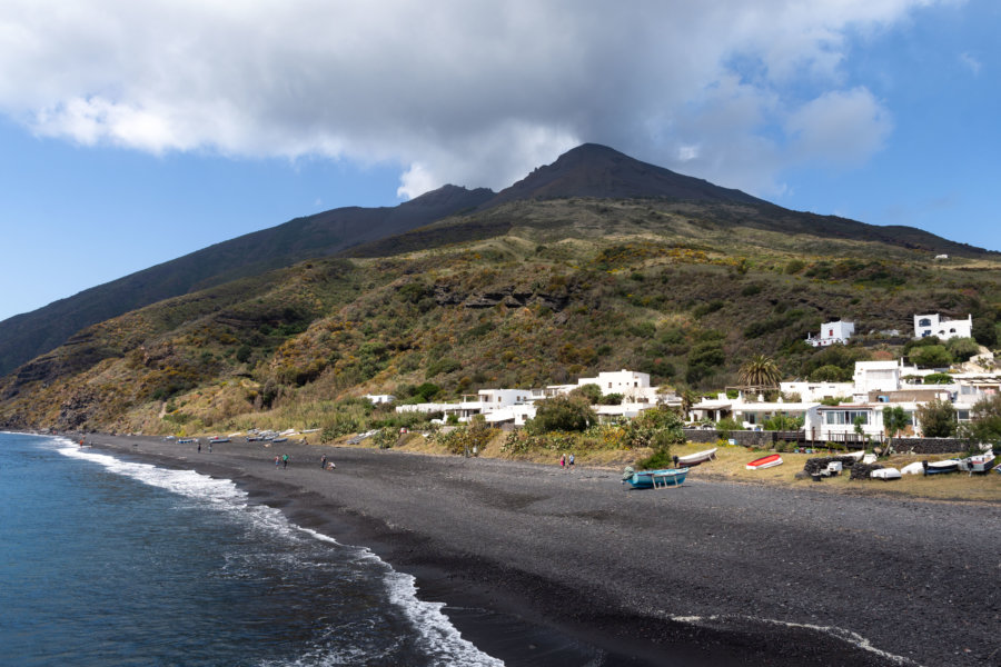 Île de Stromboli et son volcan, Sicile