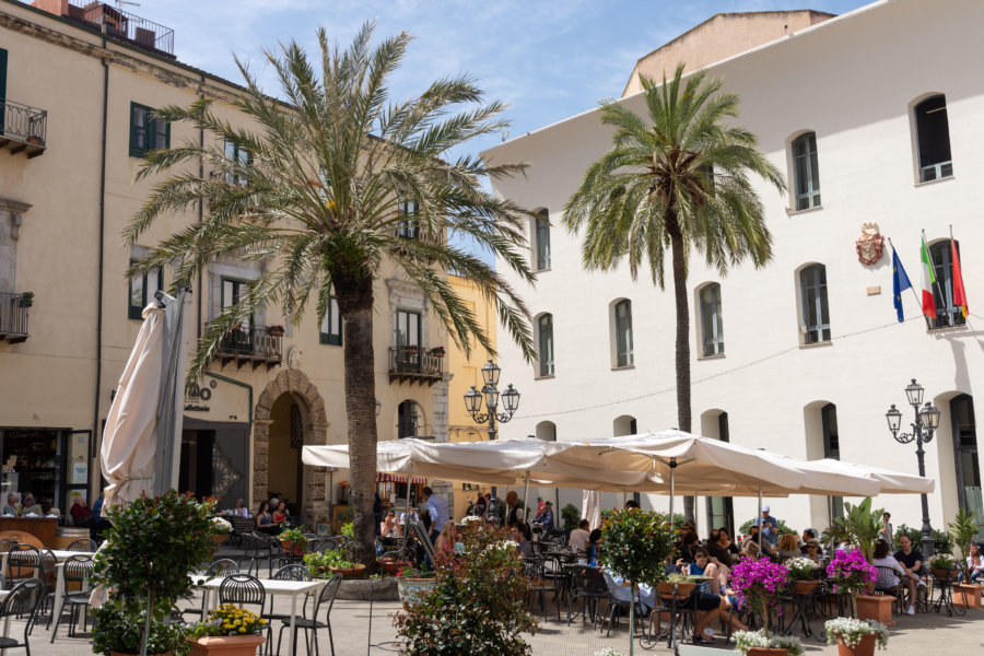 Place centrale à Cefalù, Sicile