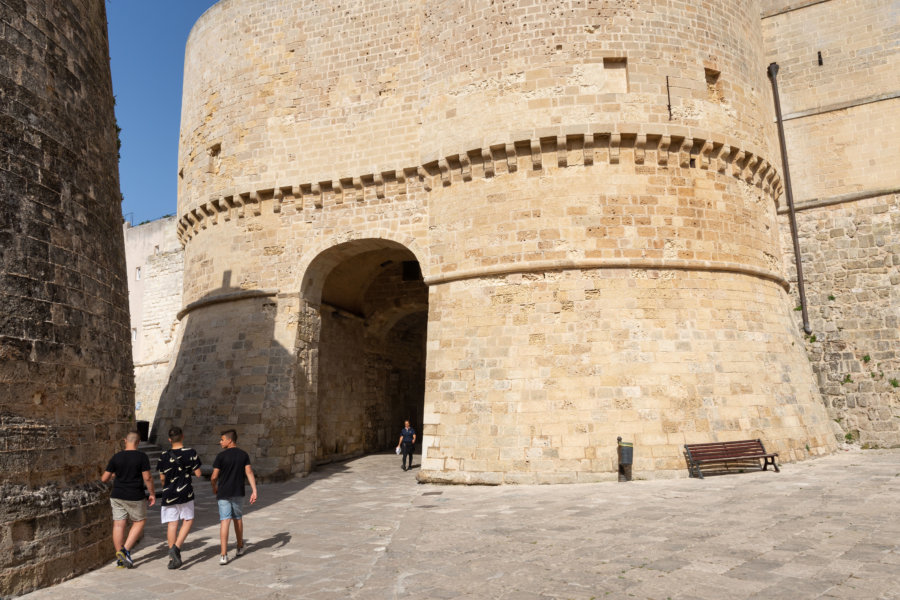 Entrée dans la vieille ville d'Otranto en Italie