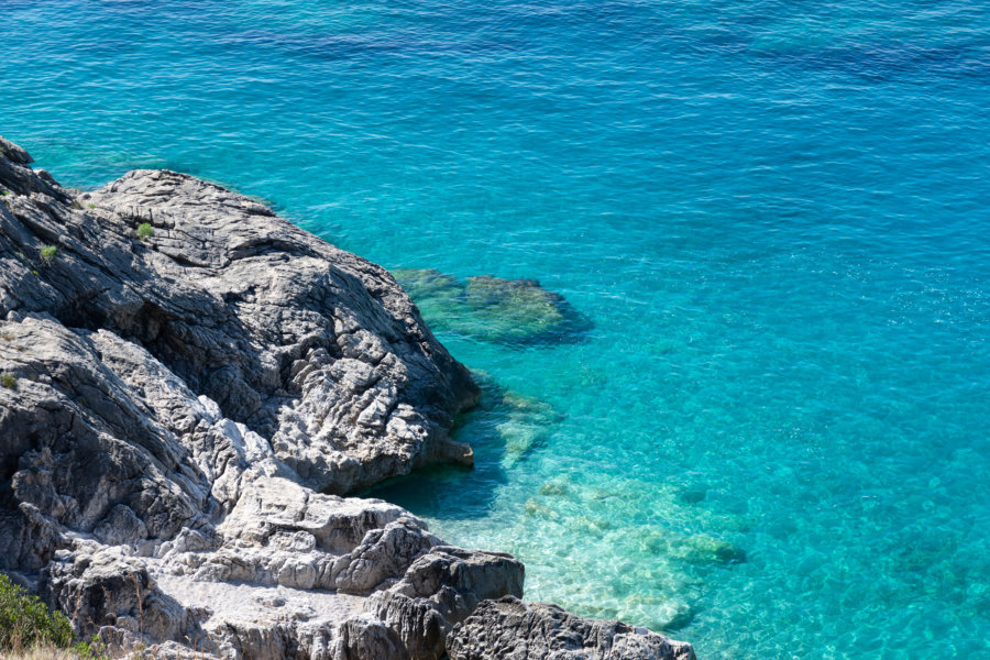 Mer turquoise de l'Adriatique en Albanie