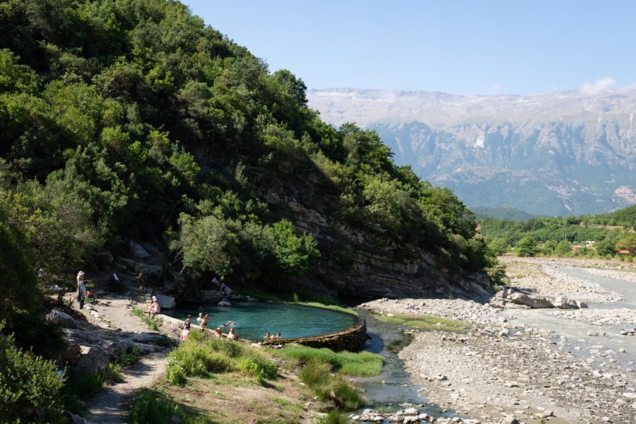 Piscine naturelle à Benje, Albanie