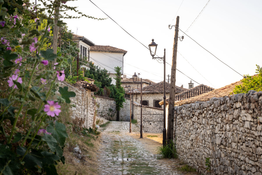 Ruelle du château à Berat, Albanie