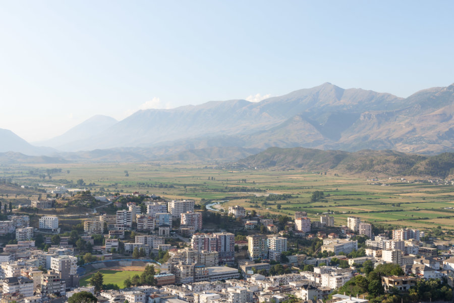 Côté moderne de la ville de Gjirokaster