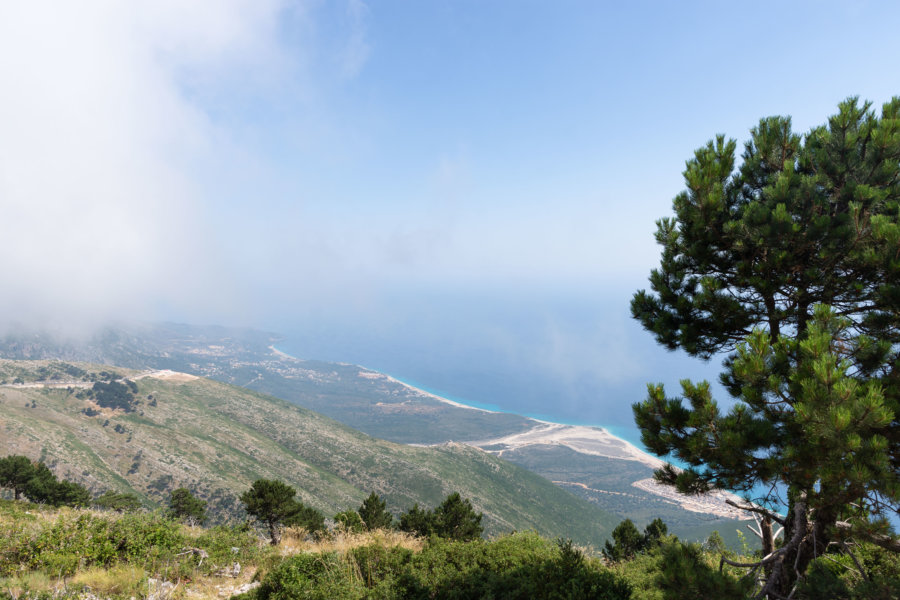 Mer et montagne à Llogara en Albanie