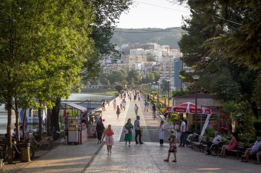 Grand parc de Tirana en Albanie