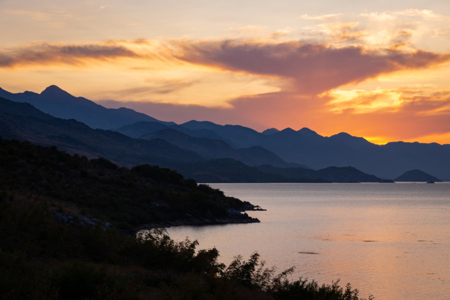 Coucher de soleil sur le lac de Shkoder