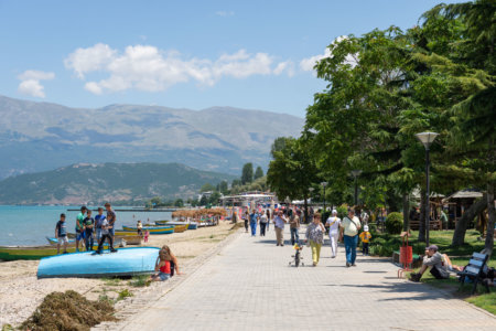 Promenade près du lac de Pogradec