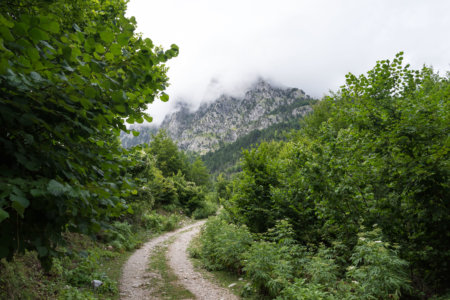 Sentier de Valbona à Kukaj, montagnes albanaises