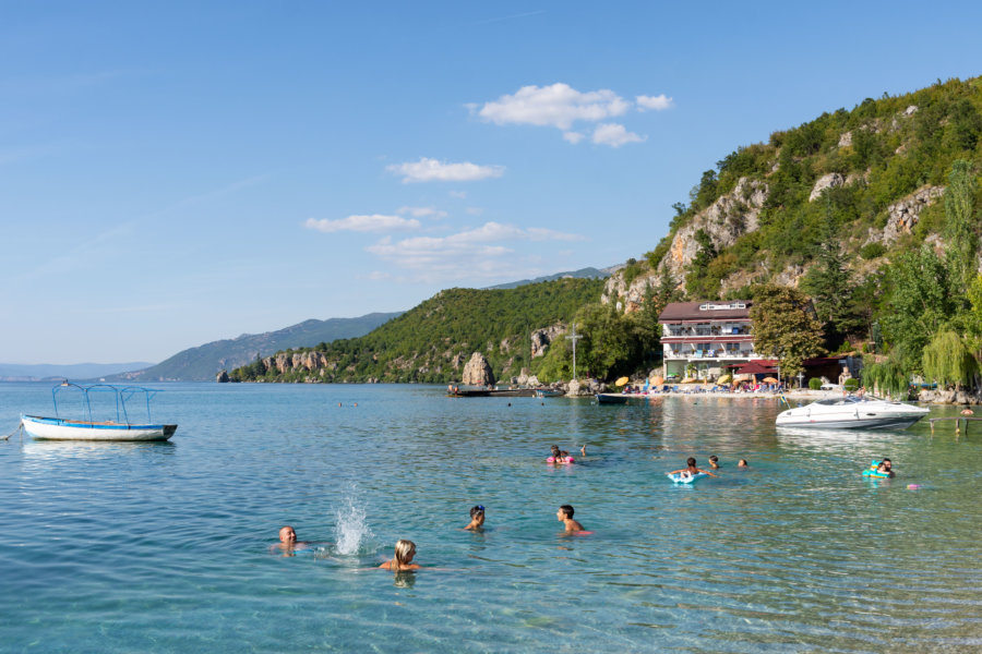 Baignade dans le lac à Trpeytsa