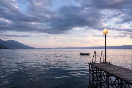 Coucher de soleil sur le Kaneo à Ohrid