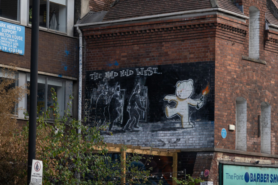 Street art The Mild Mild West par Bansky à Bristol