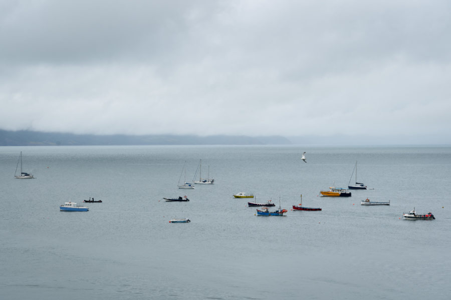 Barques sur la mer à Tenby au Pays de Galles