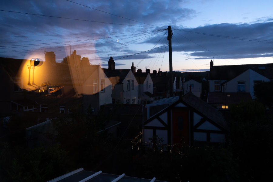 Cardiff de nuit et ses petites maisons