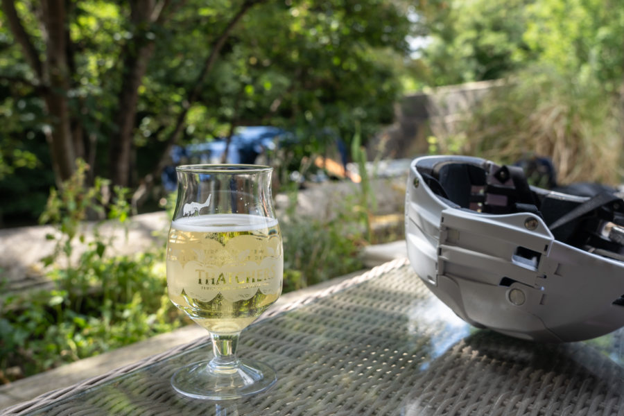 Pub à cidre au bord de l'eau près de Bath