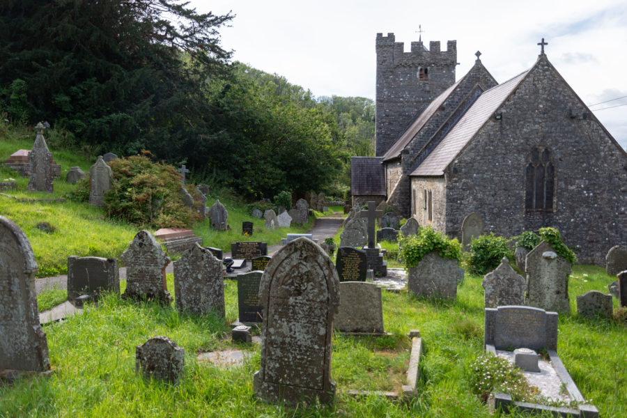Cimetière et église à Llanrhidian, Pays de Galles