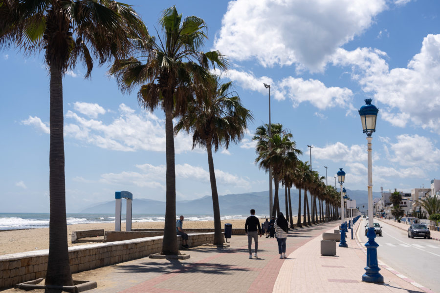 Corniche de Martil, plage près de Tetouan au Maroc