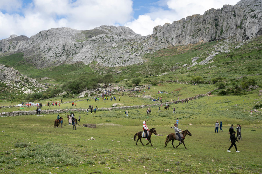 Fête avec chevaux et camping sur le Monte Blanco au Maroc