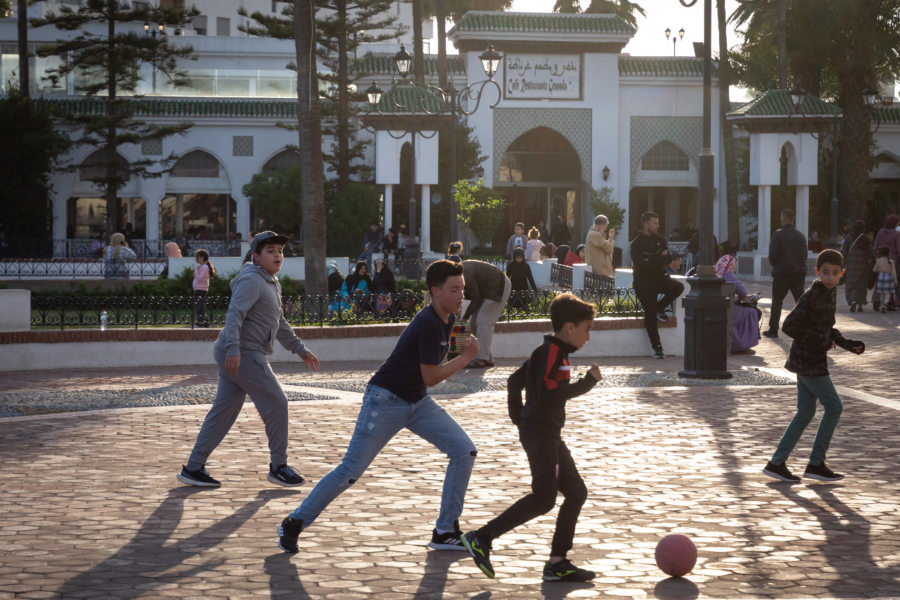 Foot sur la place Feddan à Tetouan