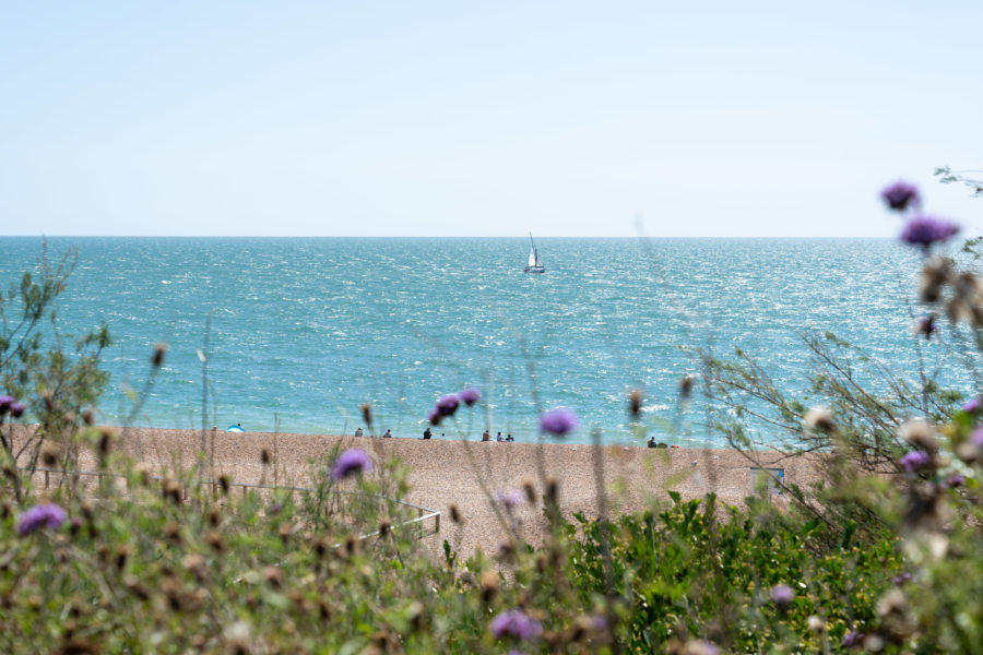Mer turquoise près de la plage de Brighton