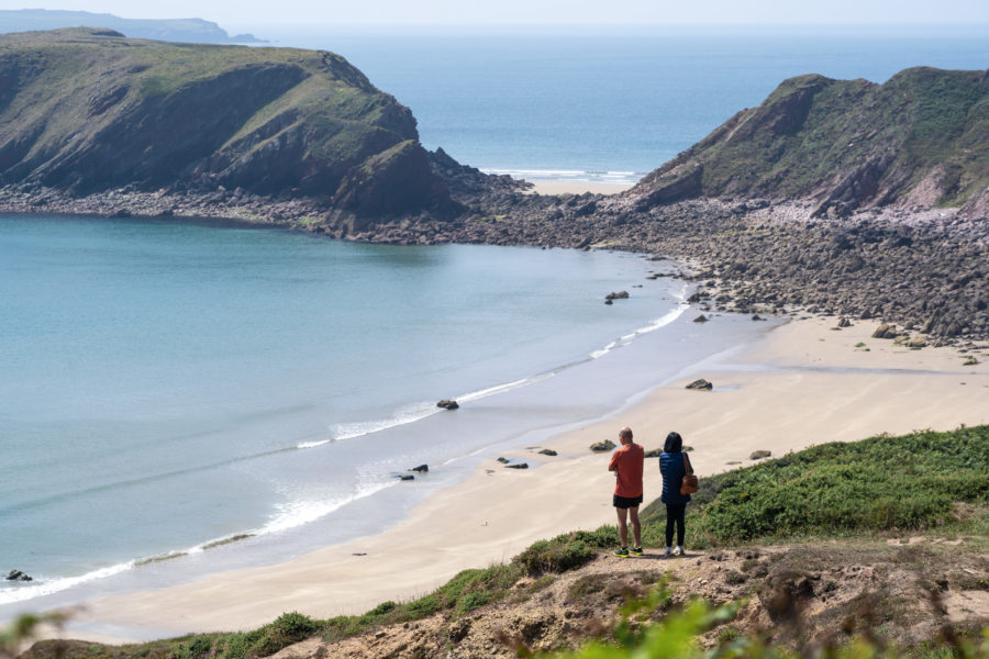 Plage de Marloes sands au Pays de Galles l'été