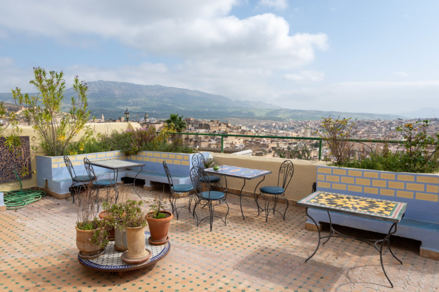 Terrasse sur le toit d'un riad à Fès