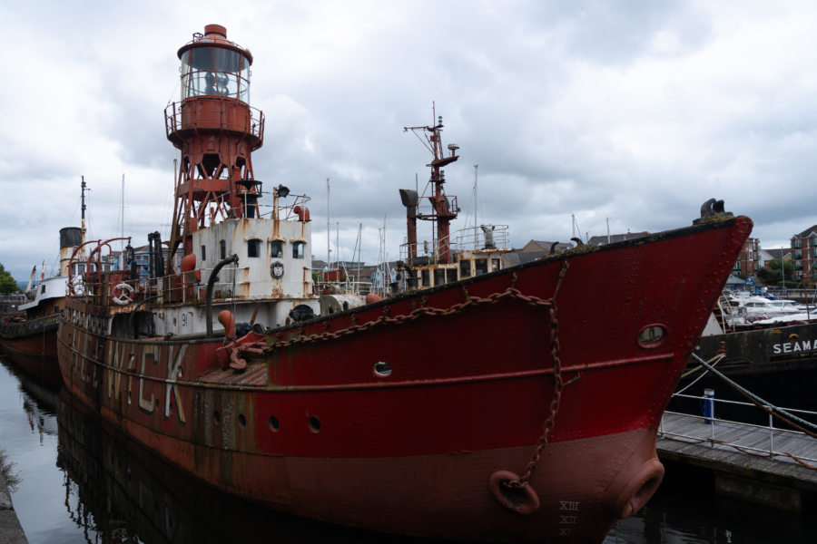 Bateau rouillé à Swansea, Pays de Galles