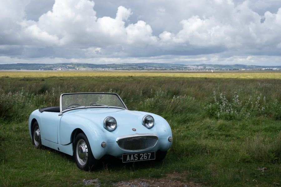 Vieille voiture Frog Eyes au Pays de Galles