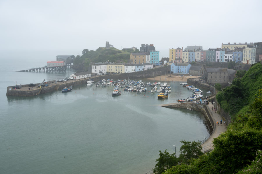 Village de Tenby sous le crachin d'été