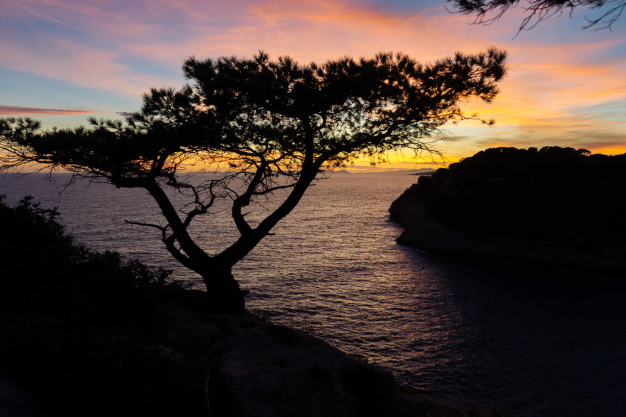 Cala Mitjana au coucher du soleil