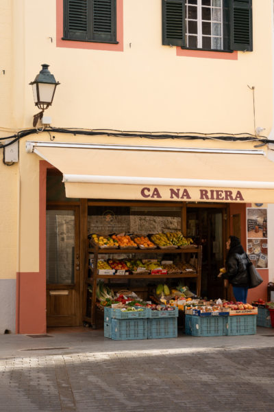 Vendeur de fruits à Ciutadella, Minorque