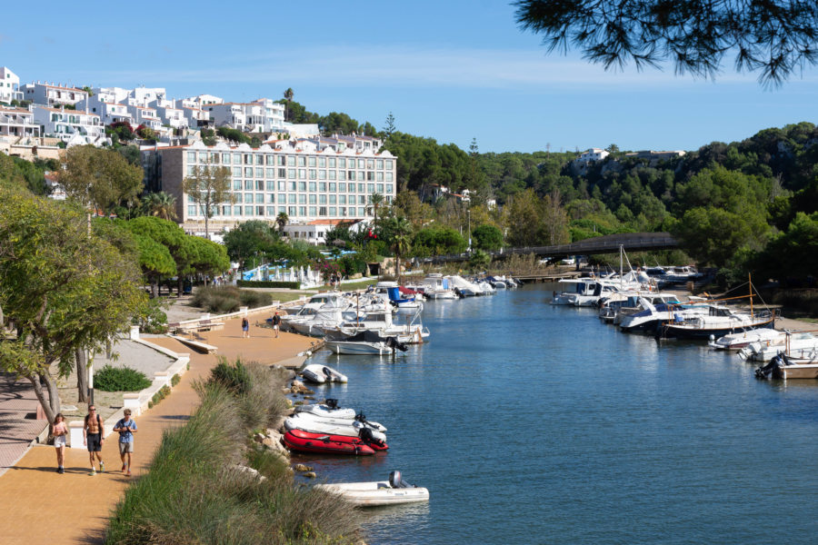 Cala Galdana, grosse station balnéaire à Minorque