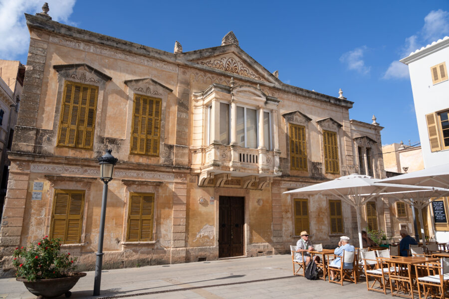 Terrasse de café à Ciutadella, Minorque