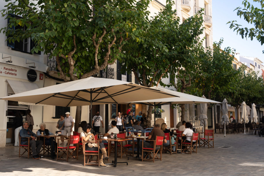 Terrasses de café à Port Mahon, Minorque