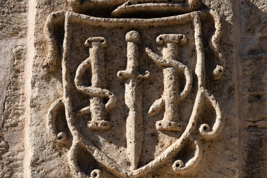 Vieux symbole sur l'hôpital d'Illa del Rei