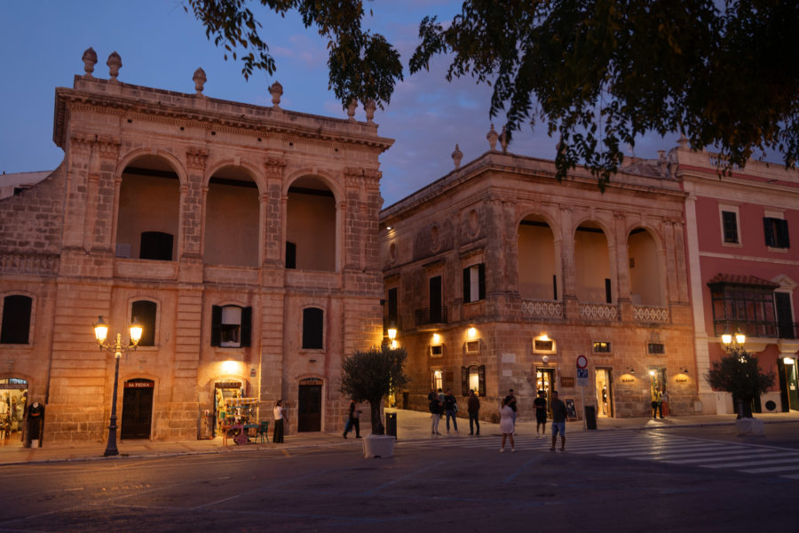 Ville de Ciutadella à Minorque de nuit
