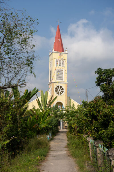 Eglise jaune sur l'île d'An Binh, delta du Mékong