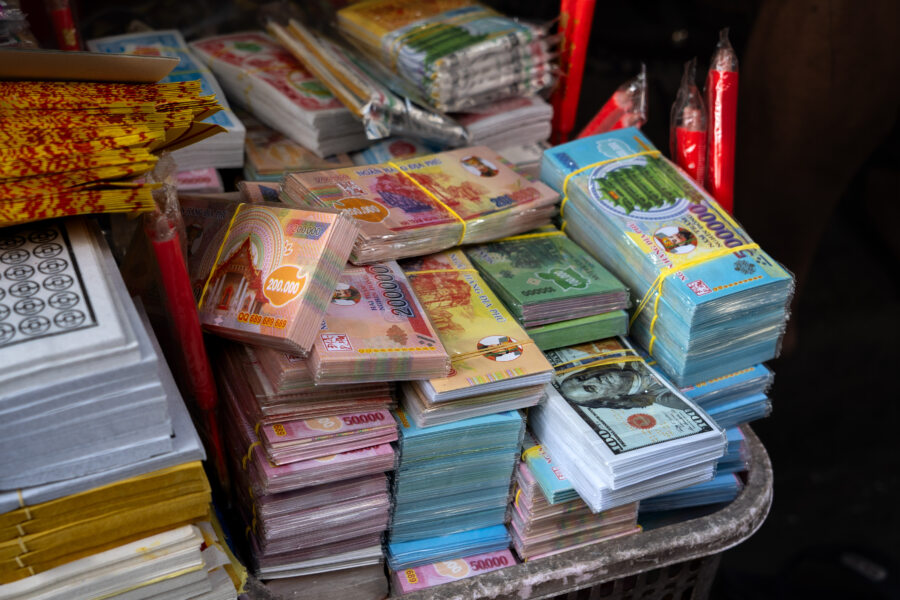 Billets de banques à brûler, offrandes au Vietnam
