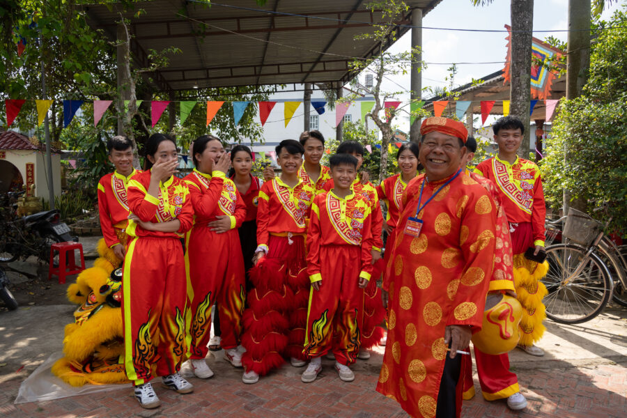 Fête dans un temple du delta du Mékong à Vinh Long