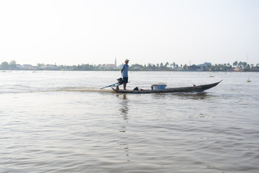 Barque sur un bras du Mékong entre Vinh Long et An Binh