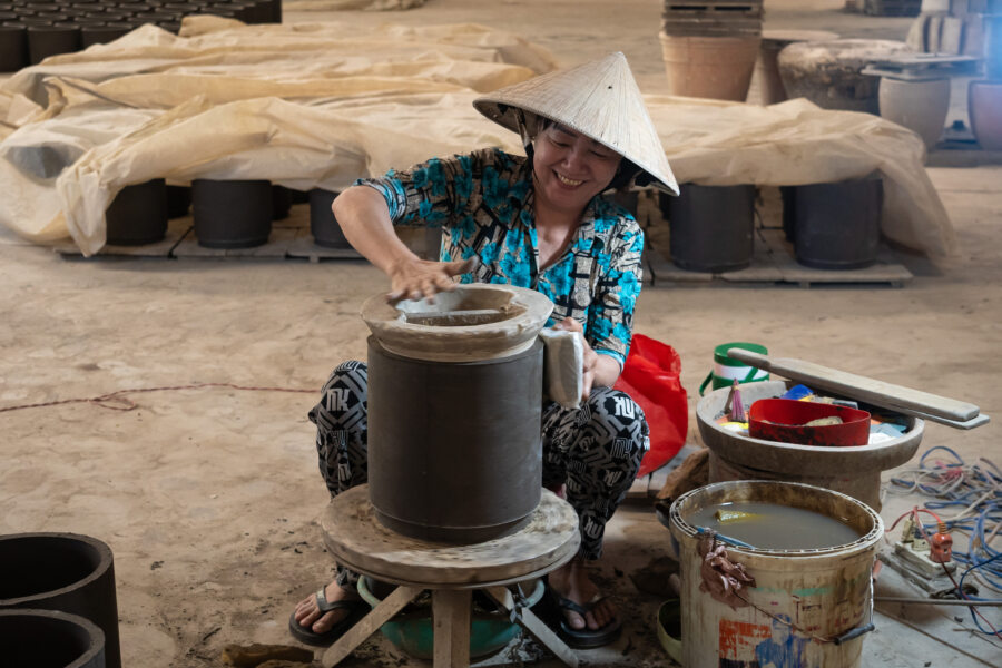 Visite d'une usine de poterie à Vinh Long, Mekong