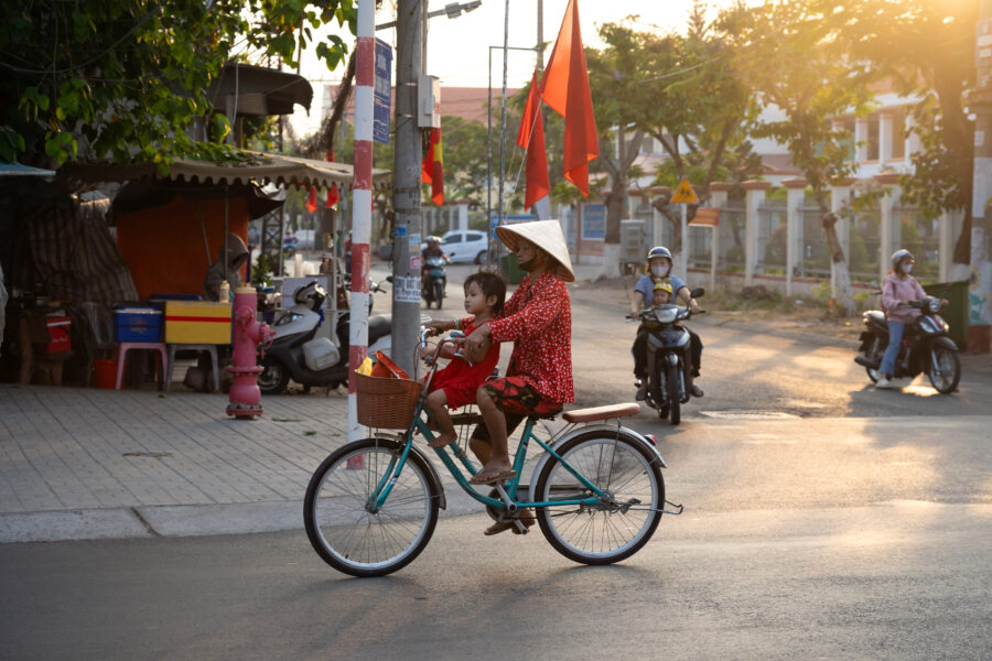 Cyclistes à Chau Doc, voyage dans le delta du Mékong