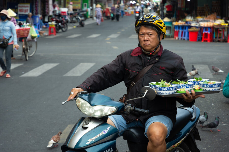 Livreur de repas à scooter, Chau Doc