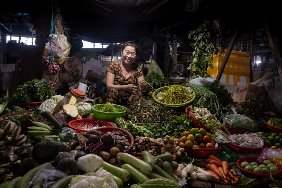 Vendeuse de légumes au marché de Tan Chau
