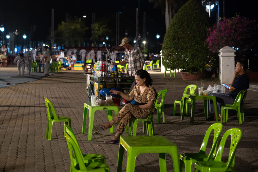 Petites tables, bar de nuit à Chau Doc