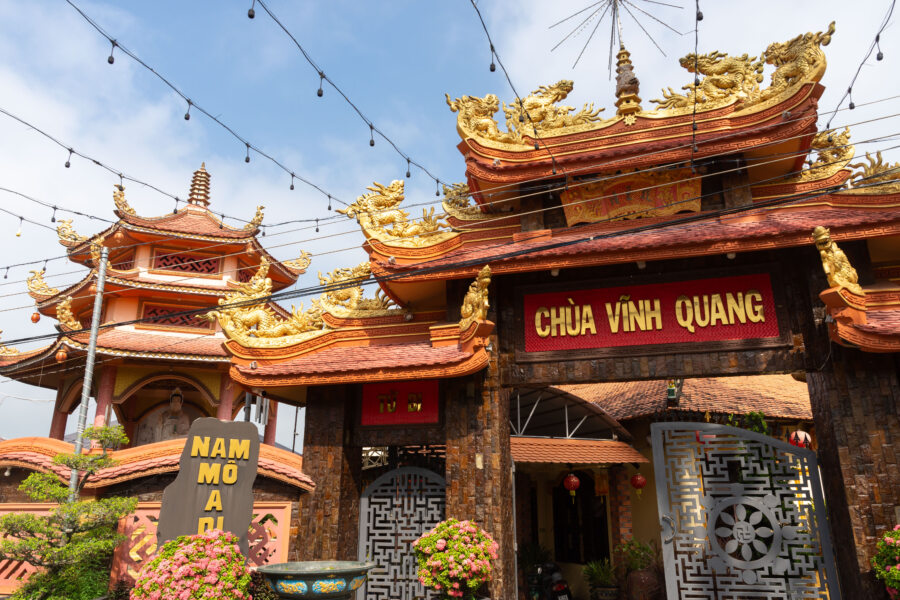 Temple sur la route entre Chau Doc et Tan Chau